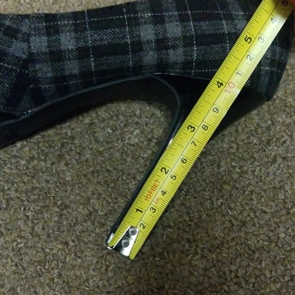 Heels - Picture 5 of 6